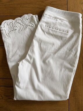 Chico's White Cropped Jeans with Lace-Trim Hem